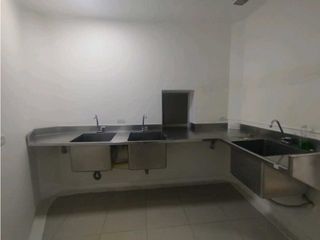 Foto 24 de LOCAL COMERCIAL 3 NIVELES EN LAURELES