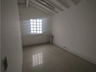 Foto 82 de LOCAL COMERCIAL 3 NIVELES EN LAURELES