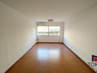 Foto 2 de Oficina de 32m² en Recoleta – Muy luminosa, ideal para uso profesional