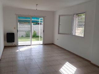 Foto 1 de PH en alquiler - 2 Dormitorios 2 Baños - 255Mts2 - Ringuelet