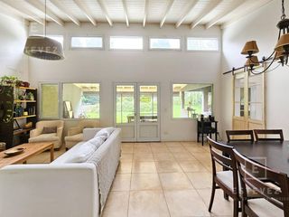 Foto 3 de Casa con pileta y jardín parquizado en venta. Barrio Cerrado San Matías, Escobar
