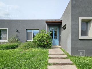 Foto 1 de Casa con pileta y jardín parquizado en venta. Barrio Cerrado San Matías, Escobar