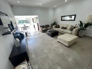 Foto 6 de Casa de 3 dormitorios en Venta en calle 81 e/ 7 y 8