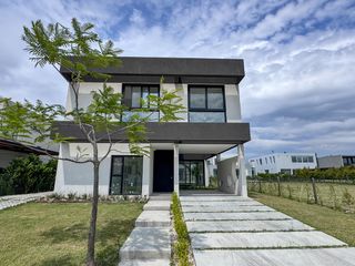 Foto 2 de Venta Casa - Los Castaños - Nordelta / Tigre