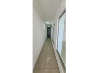 Foto 21 de En renta locales comerciales de 40 mts2 en  Manta Av. Flavio Reyes