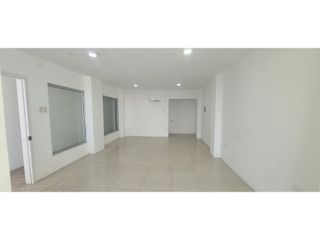 Foto 9 de En renta locales comerciales de 40 mts2 en  Manta Av. Flavio Reyes