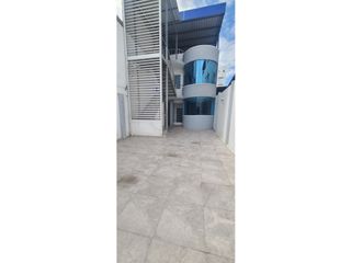 Foto 3 de En renta locales comerciales de 40 mts2 en  Manta Av. Flavio Reyes