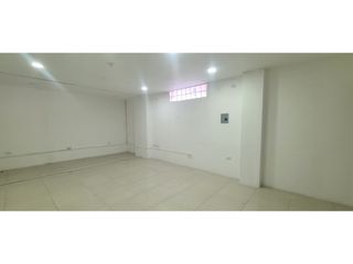 Foto 8 de En renta locales comerciales de 40 mts2 en  Manta Av. Flavio Reyes