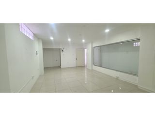 Foto 11 de En renta locales comerciales de 40 mts2 en  Manta Av. Flavio Reyes