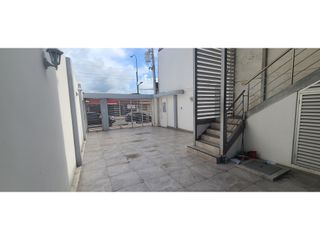 Foto 2 de En renta locales comerciales de 40 mts2 en  Manta Av. Flavio Reyes