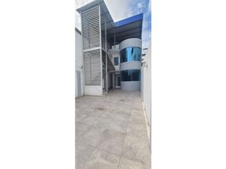Foto 1 de En renta locales comerciales de 40 mts2 en  Manta Av. Flavio Reyes