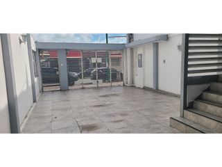Foto 4 de En renta locales comerciales de 40 mts2 en  Manta Av. Flavio Reyes