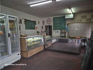 Foto 5 de VENTA DE CASA ESQUINA CON SALÓN COMERCIAL - CALLE SARMIENTO, RIVADAVIA