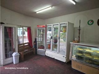 Foto 6 de VENTA DE CASA ESQUINA CON SALÓN COMERCIAL - CALLE SARMIENTO, RIVADAVIA