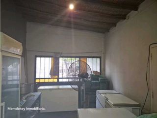 Foto 14 de VENTA DE CASA ESQUINA CON SALÓN COMERCIAL - CALLE SARMIENTO, RIVADAVIA