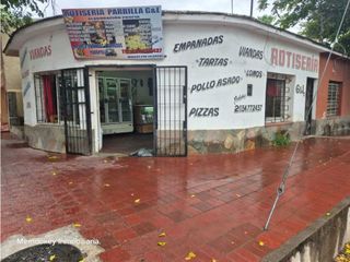Foto 3 de VENTA DE CASA ESQUINA CON SALÓN COMERCIAL - CALLE SARMIENTO, RIVADAVIA