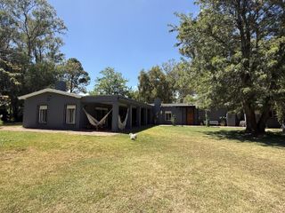 Foto 2 de Encantadora casa quinta a la venta en el prestigioso barrio La Araucaria| Lobos