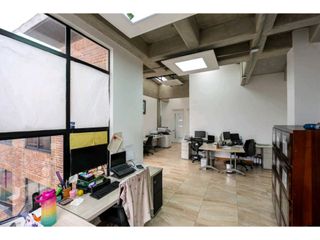 Foto 1 de Oficicina en Venta de 690M2 de 3 Niveles en Prado Veraniego Bogota.