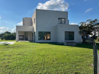 Foto 2 de Casa a estrenar en venta en barrio cerrado San Matias - Escobar