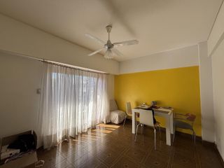 Foto 1 de Venta Departamento 2 ambientes en Balvanera, balcón al frente, luminoso