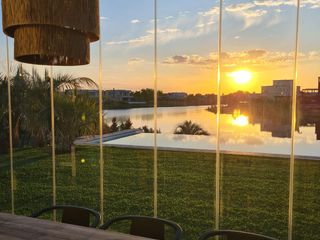 Foto 4 de Casa en  venta 5 dormitorios al lago