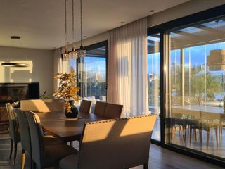 Foto 7 de Casa en  venta 5 dormitorios al lago