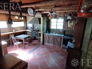 Foto 1 de Venta de casa quinta de 3 ambientes con jardín en Arturo Segui