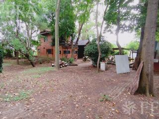 Foto 2 de Venta de casa quinta de 3 ambientes con jardín en Arturo Segui