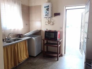 Foto 4 de casa de 2 dormitorios sobre lote de 10x60 en La Plata