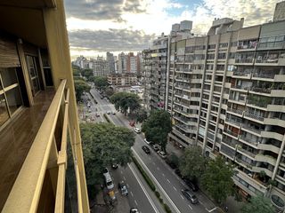 Foto 9 de departamento tres dormitorios  amplio impecable doble balcón abasto parrillero
