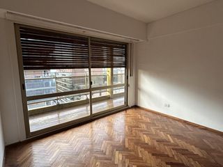 Foto 18 de departamento tres dormitorios  amplio impecable doble balcón abasto parrillero