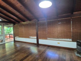 Foto 3 de EXCLUSIVA CASA EN VENTA SOBRE CALLE BRASIL A PASOS DE LA COSTANERA DE LA CIUDAD.-