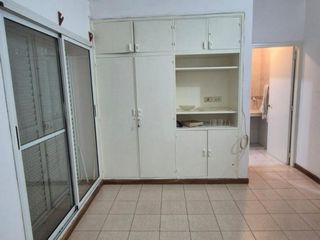 Foto 7 de EXCLUSIVA CASA EN VENTA SOBRE CALLE BRASIL A PASOS DE LA COSTANERA DE LA CIUDAD.-