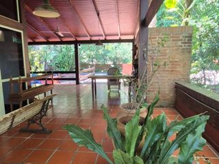 Foto 16 de EXCLUSIVA CASA EN VENTA SOBRE CALLE BRASIL A PASOS DE LA COSTANERA DE LA CIUDAD.-