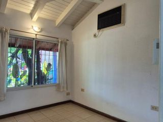 Foto 6 de EXCLUSIVA CASA EN VENTA SOBRE CALLE BRASIL A PASOS DE LA COSTANERA DE LA CIUDAD.-