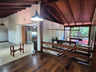 Foto 4 de EXCLUSIVA CASA EN VENTA SOBRE CALLE BRASIL A PASOS DE LA COSTANERA DE LA CIUDAD.-
