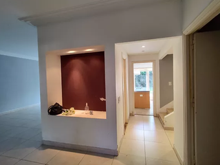 Foto 3 de ALQUILER DE CASA DE 5 AMBIENTES C/ DEPENDENCIA EN EXCELENTE ZONA
