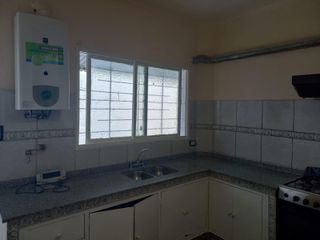 Foto 2 de VENTA CASA 2 DORMITORIOS EN TIRO FEDERAL EDISON 1126