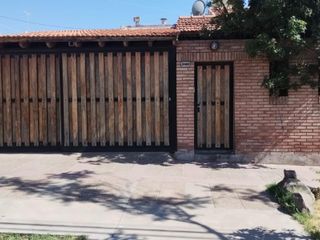 Foto 3 de ALQUILER-CASA 4 DORMITORIOS CON COCHERA-BARRIO MUNICIPAL-LAS HERAS