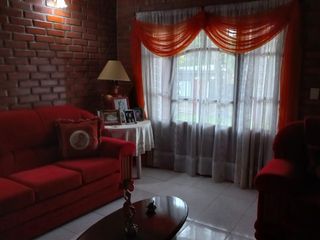 Foto 7 de Guidek Stasiuk propiedades vende hermosa casa