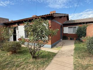 Foto 3 de VENTA O PERMUTA Casa tipo Chalet en Ayacucho 3800