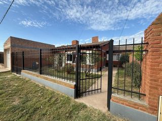 Foto 2 de VENTA O PERMUTA Casa tipo Chalet en Ayacucho 3800