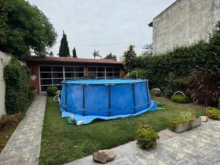 Foto 15 de Hermosa Casa con Parque y Quincho en Banfield