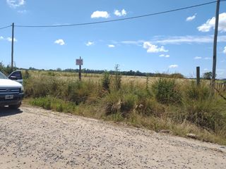 Foto 4 de LOTE c/ ESCRITURA SOBRE CALLE ECUADOR - Bº LA PARADA