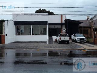 Local comercial con deposito y oficinas en Posadas