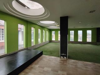 Foto 3 de Local Comercial en  ALQUILER - 450m2 - en avenida principal