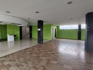 Foto 5 de Local Comercial en  ALQUILER - 450m2 - en avenida principal