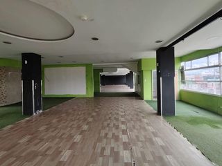 Foto 2 de Local Comercial en  ALQUILER - 450m2 - en avenida principal