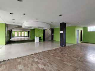 Foto 8 de Local Comercial en  ALQUILER - 450m2 - en avenida principal