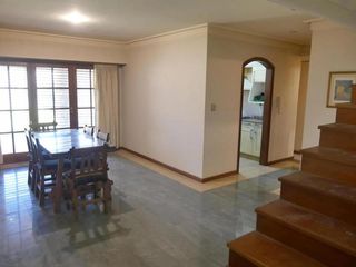 Foto 3 de Casa en venta - 3 Dormitorios 2 -Cocheras - 450Mts2 - General Roca